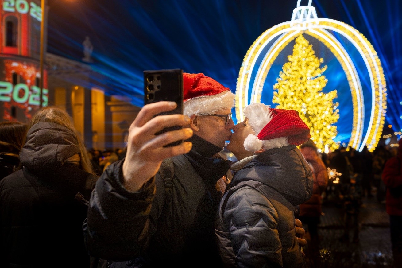 A couple kisses as they celebrate the new year in Vilnius. Mindaugas Kulbis/AP